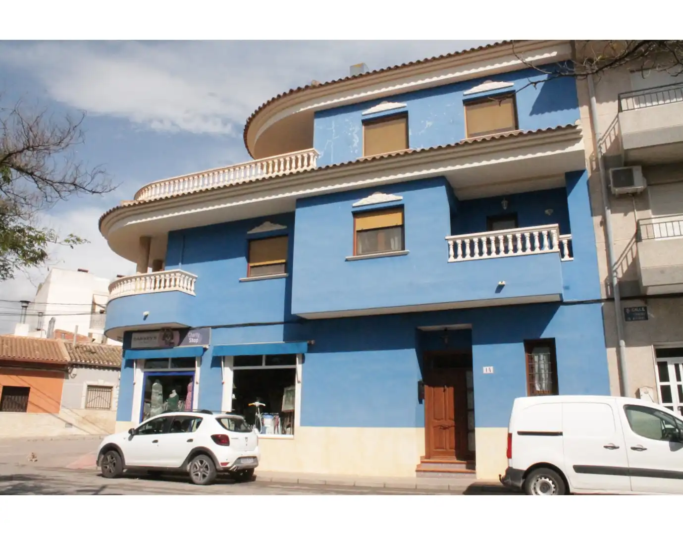 Vista exterior de Casa adosada en venta en El Pinós / Pinoso
