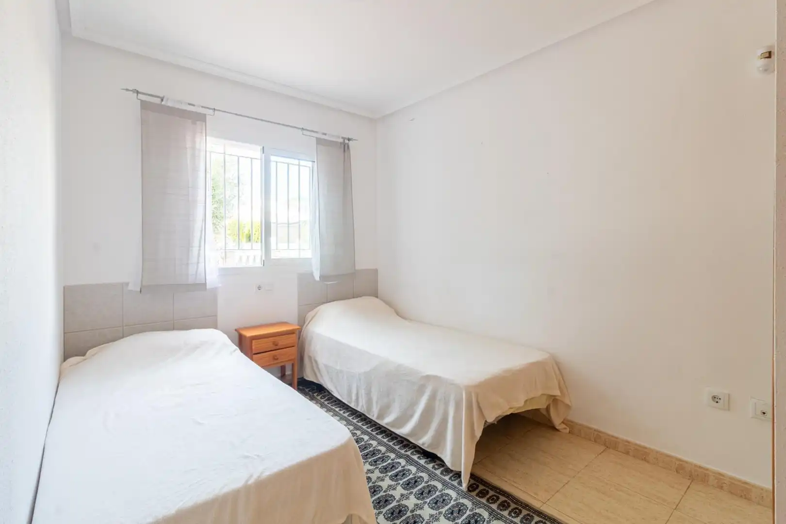 Dormitori de Casa o xalet en venda en Orihuela amb Aire condicionat, Jardí privat i Terrassa
