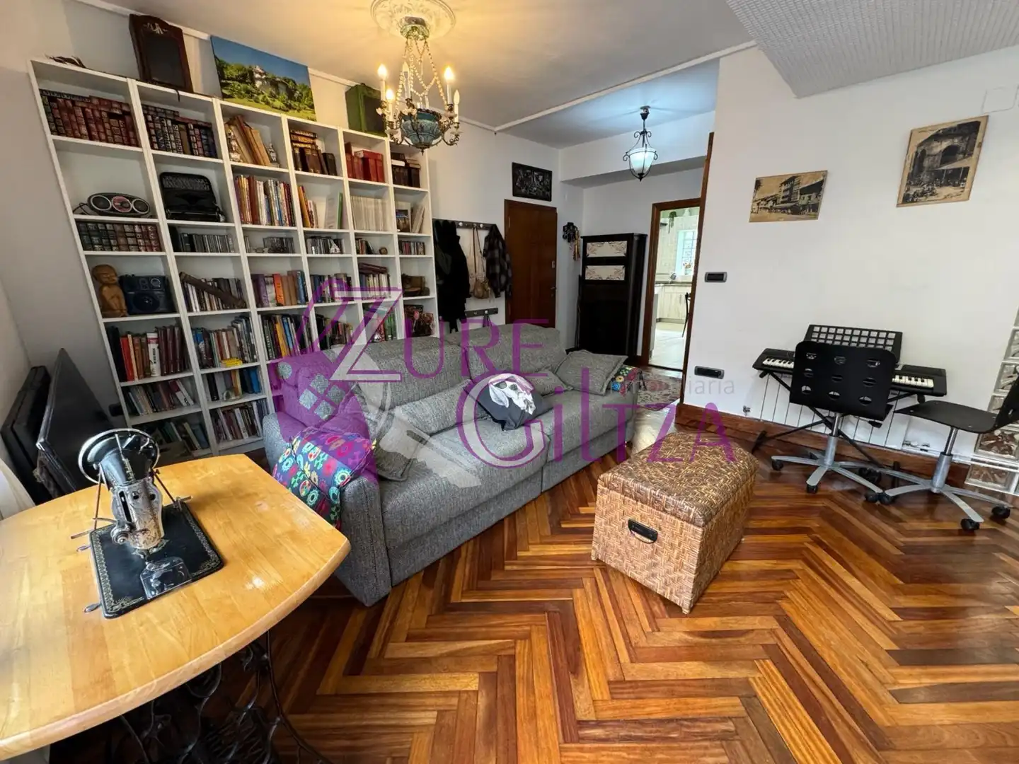 Sala d'estar de Pis en venda en Durango amb Calefacció, Terrassa i Moblat