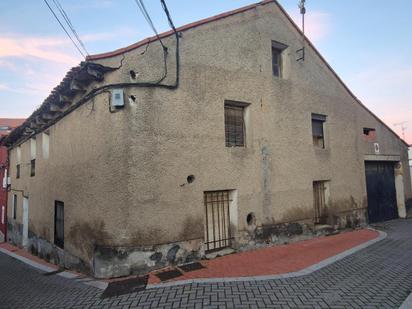 Vista exterior de Casa o xalet en venda en Zaratán amb Calefacció i Jardí privat
