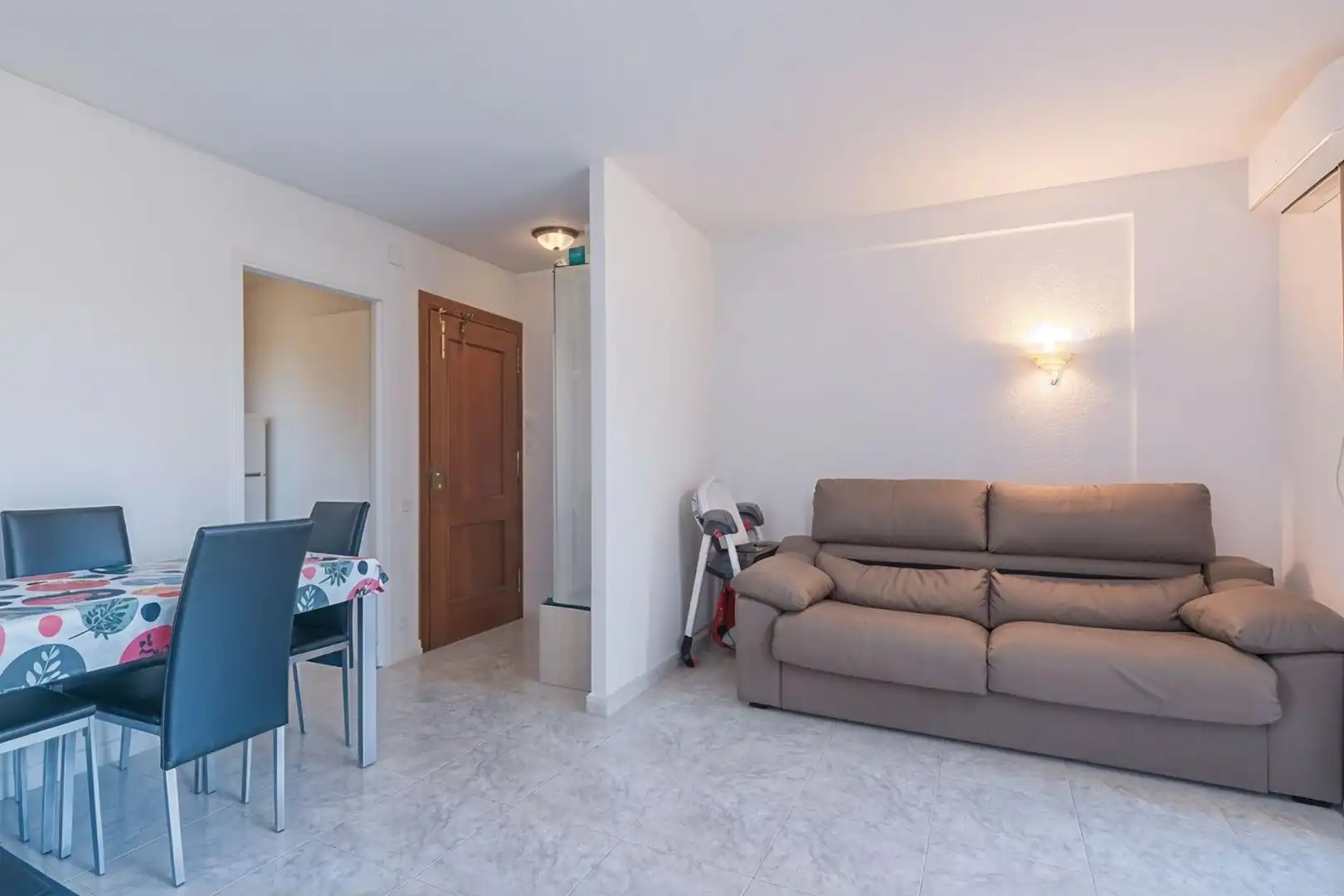 Wohnzimmer von Wohnung zum Verkauf in Benalmádena mit Klimaanlage, Terrasse und Gemeinschaftspool