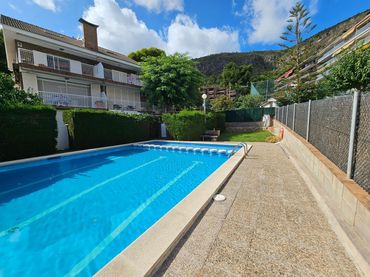 Casa amb piscina en venda a Juan Ramon Jimenez