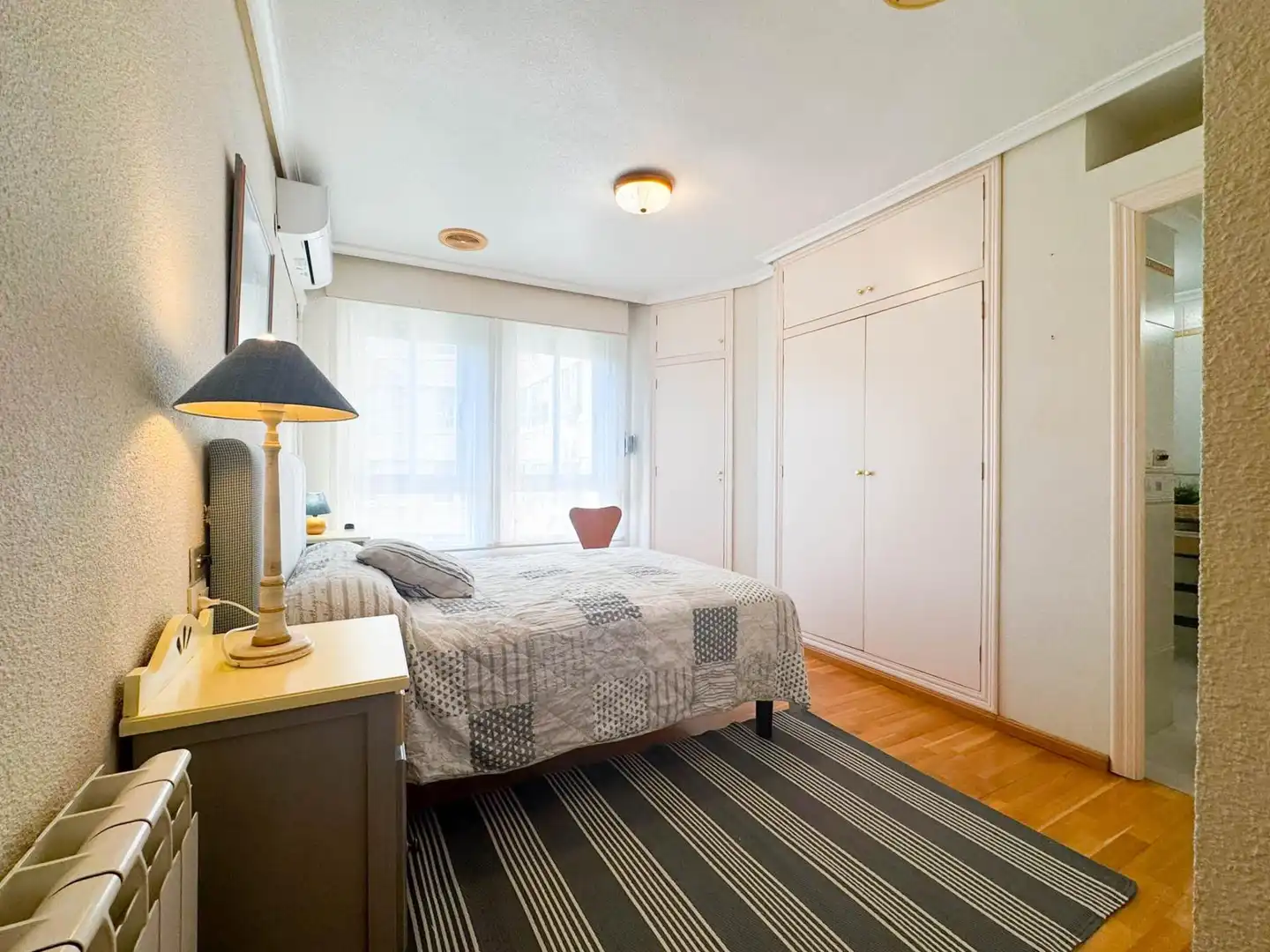 Schlafzimmer von Wohnung zur Miete in Elche / Elx mit Klimaanlage, Heizung und Parkett
