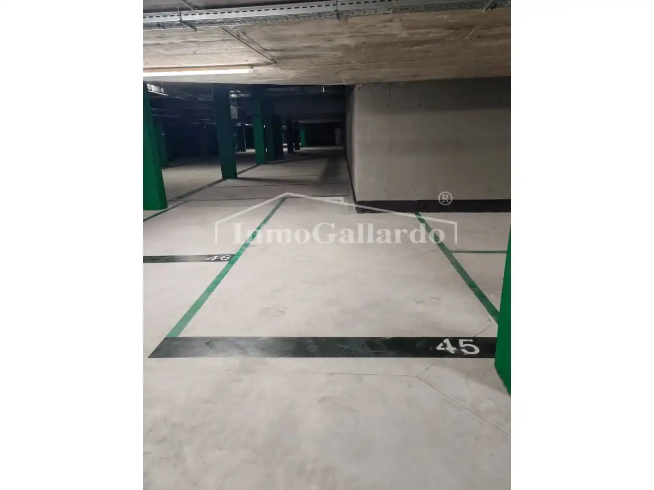 Parking de Dúplex en venta en Málaga con Terraza y Piscina comunitaria