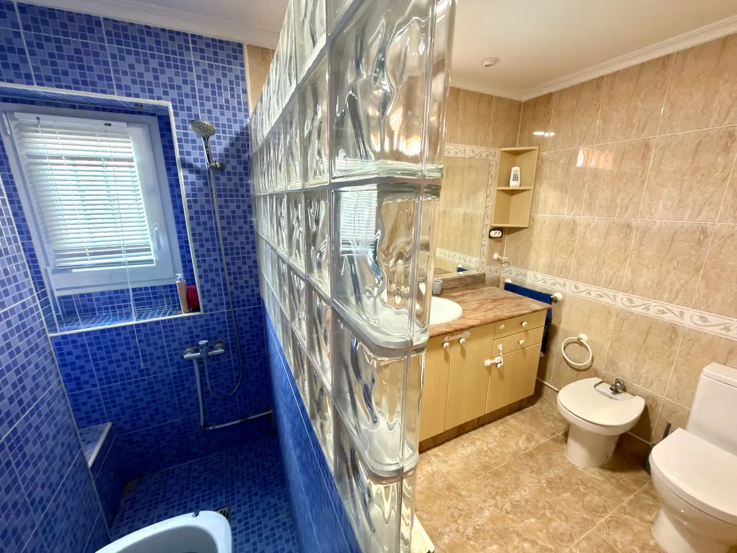Bany de Casa o xalet en venda en Chiva amb Aire condicionat, Jardí privat i Terrassa