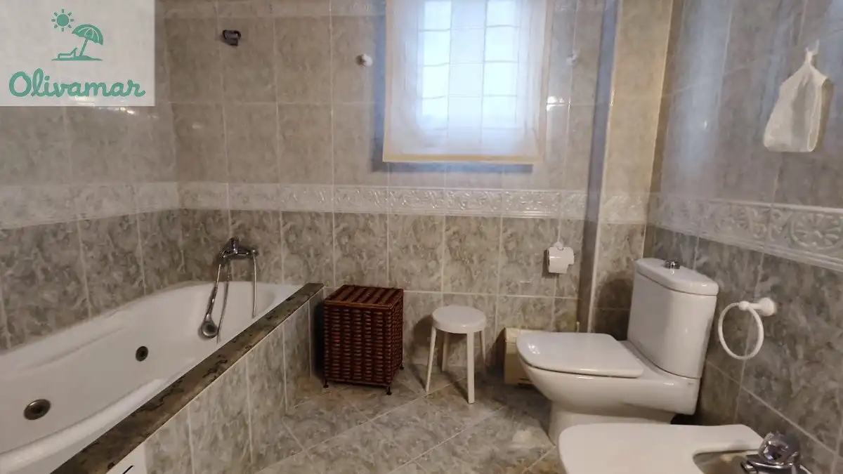 Bany de Casa o xalet en venda en Oliva amb Moblat
