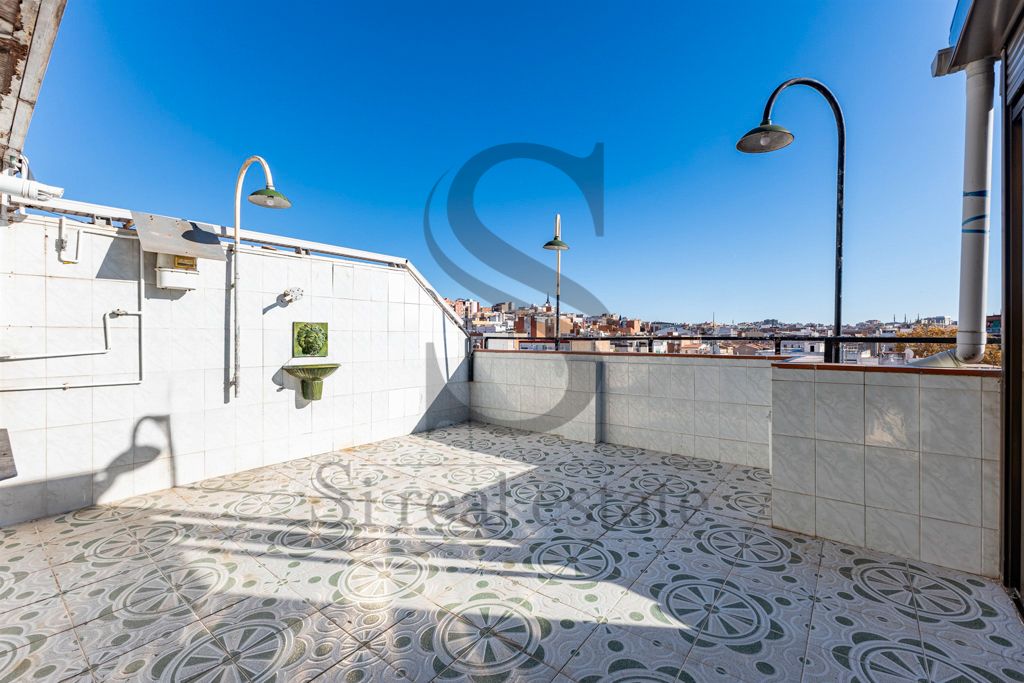 Vista exterior de Ático en venta en Santa Coloma de Gramenet con Aire acondicionado, Calefacción y Terraza