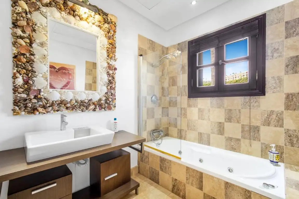 Chalet con piscina en venta en La Quinta, imagen 33