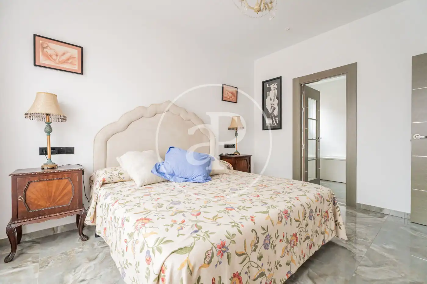 Habitación de Casa adosada en venta en Pozuelo de Alarcón con Aire acondicionado, Calefacción y Jardín privado