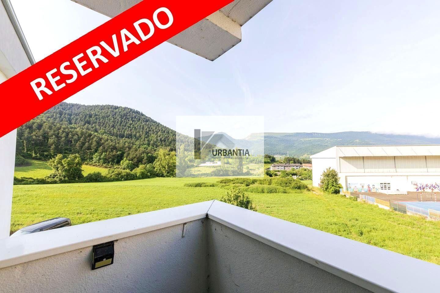 Vista exterior de Pis en venda en Irurtzun amb Calefacció, Parquet i Terrassa