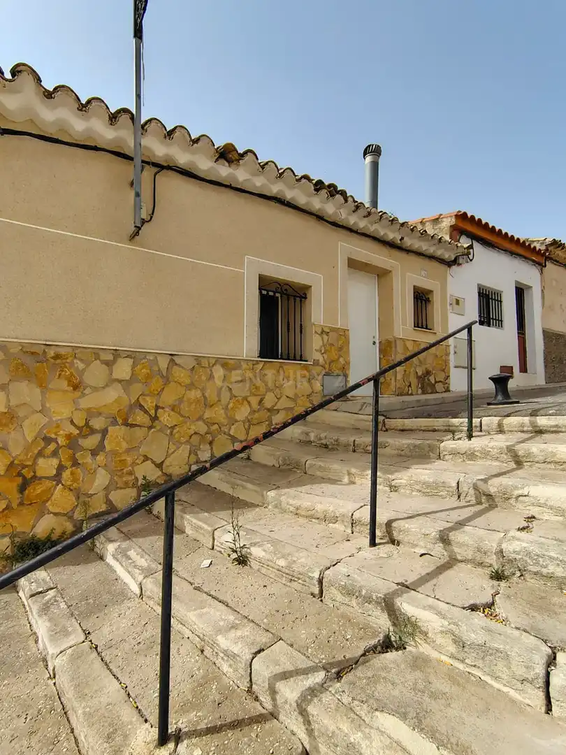 Casa en venda a CL MIGUEL DE UNAMUNO 34EL PINOS / PINOSO (ALICANTE)