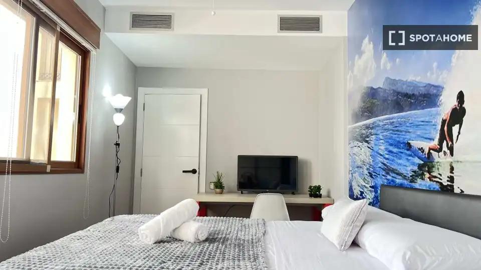 Schlafzimmer von Wohnung zur Miete in Valencia mit Klimaanlage, Heizung und Möbliert