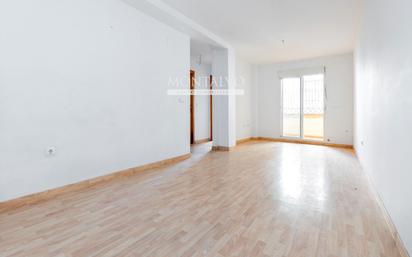 Living room of Flat for sale in Atarfe  with Terrace and Storage room