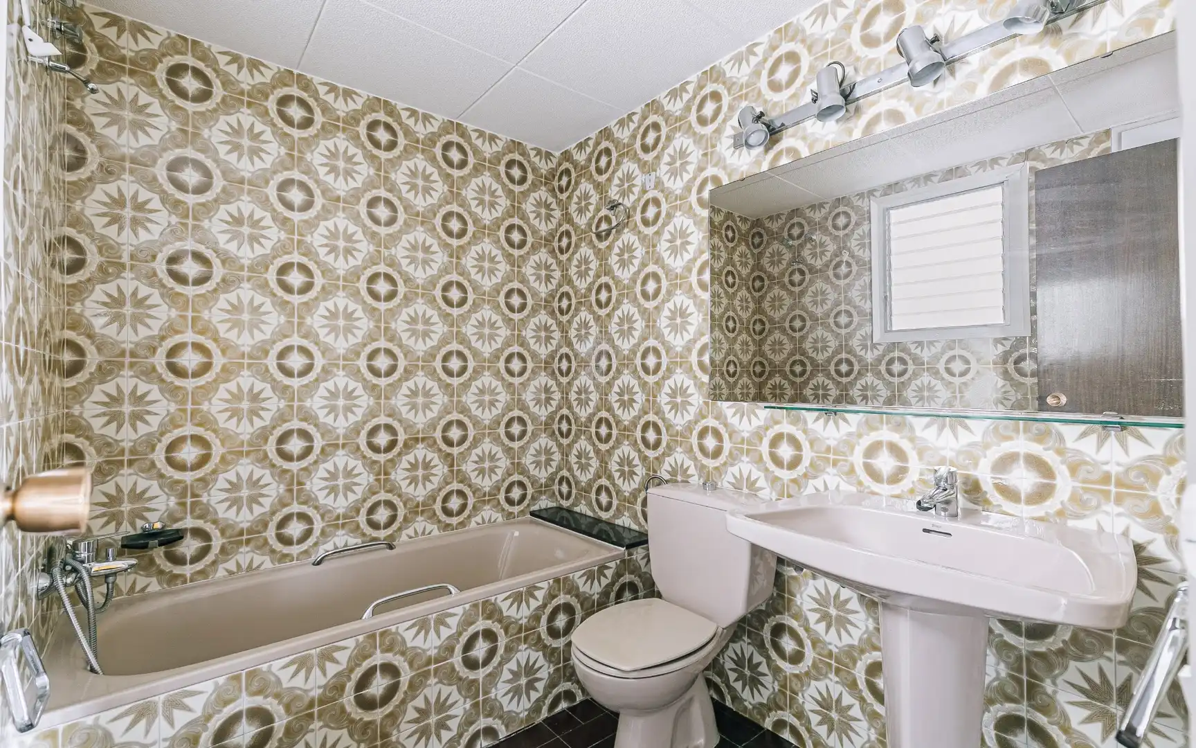 Baño de Ático en venta en Barcelona con Calefacción y Terraza