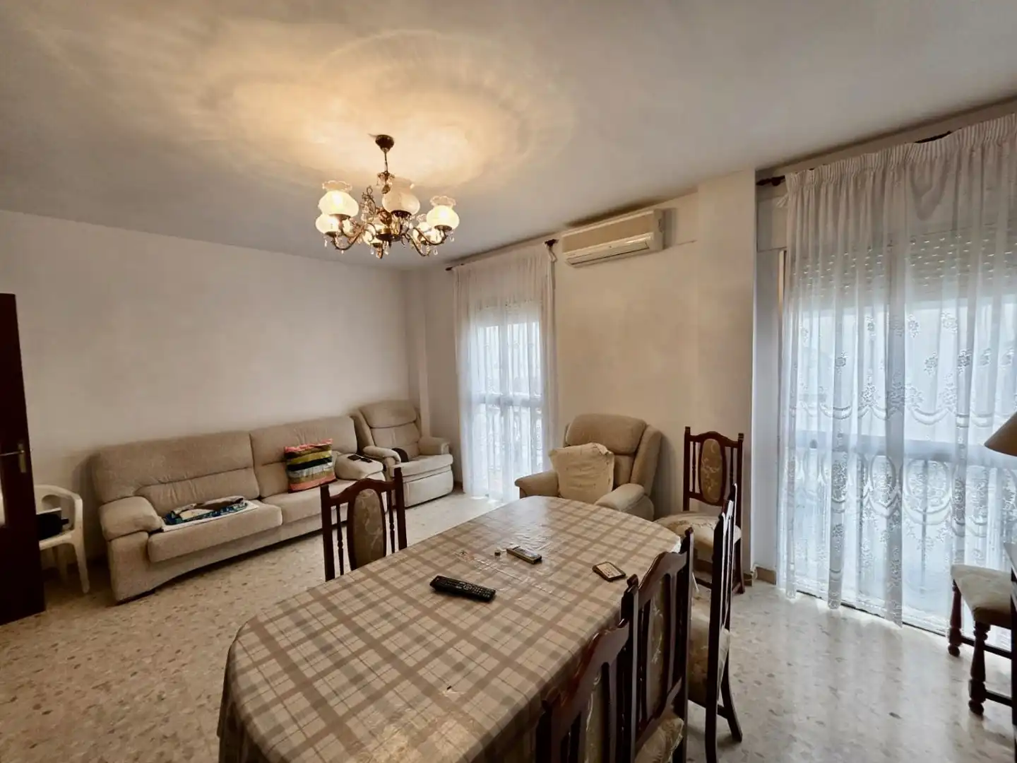 Sala de estar de Casa adosada en venta en Lora del Río con Aire acondicionado y Trastero