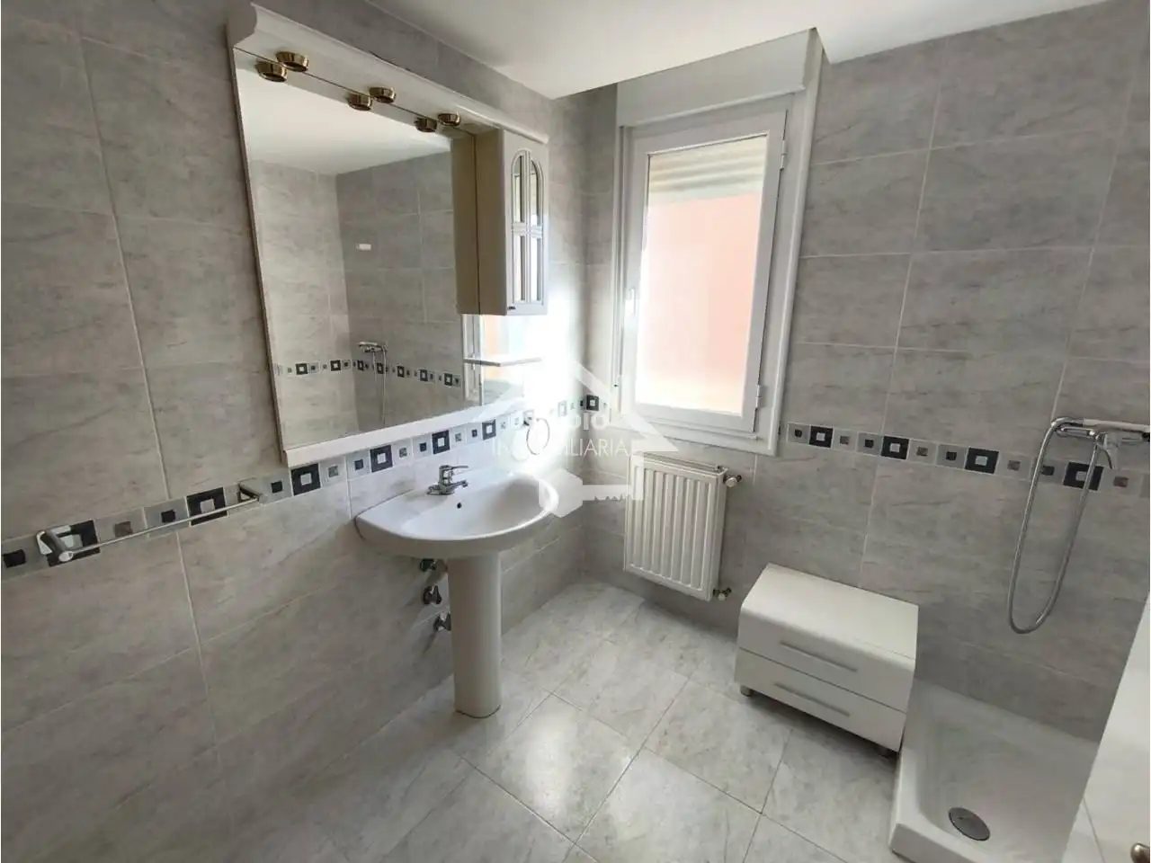 Baño de Casa adosada en venta en Mendavia con Calefacción, Jardín privado y Parquet