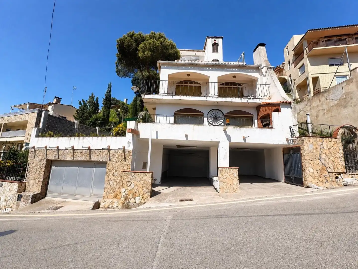 Vista exterior de Casa o xalet en venda en L'Estartit amb Aire condicionat, Calefacció i Jardí privat