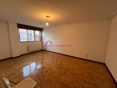 Sala d'estar de Apartament en venda en Burgos Capital amb Terrassa