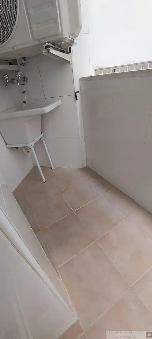 Bany de Pis de lloguer en Albacete amb Aire condicionat, Calefacció i Moblat