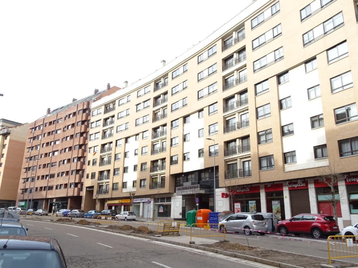 Vista exterior de Pis de lloguer en Valladolid Capital amb Calefacció, Parquet i Moblat
