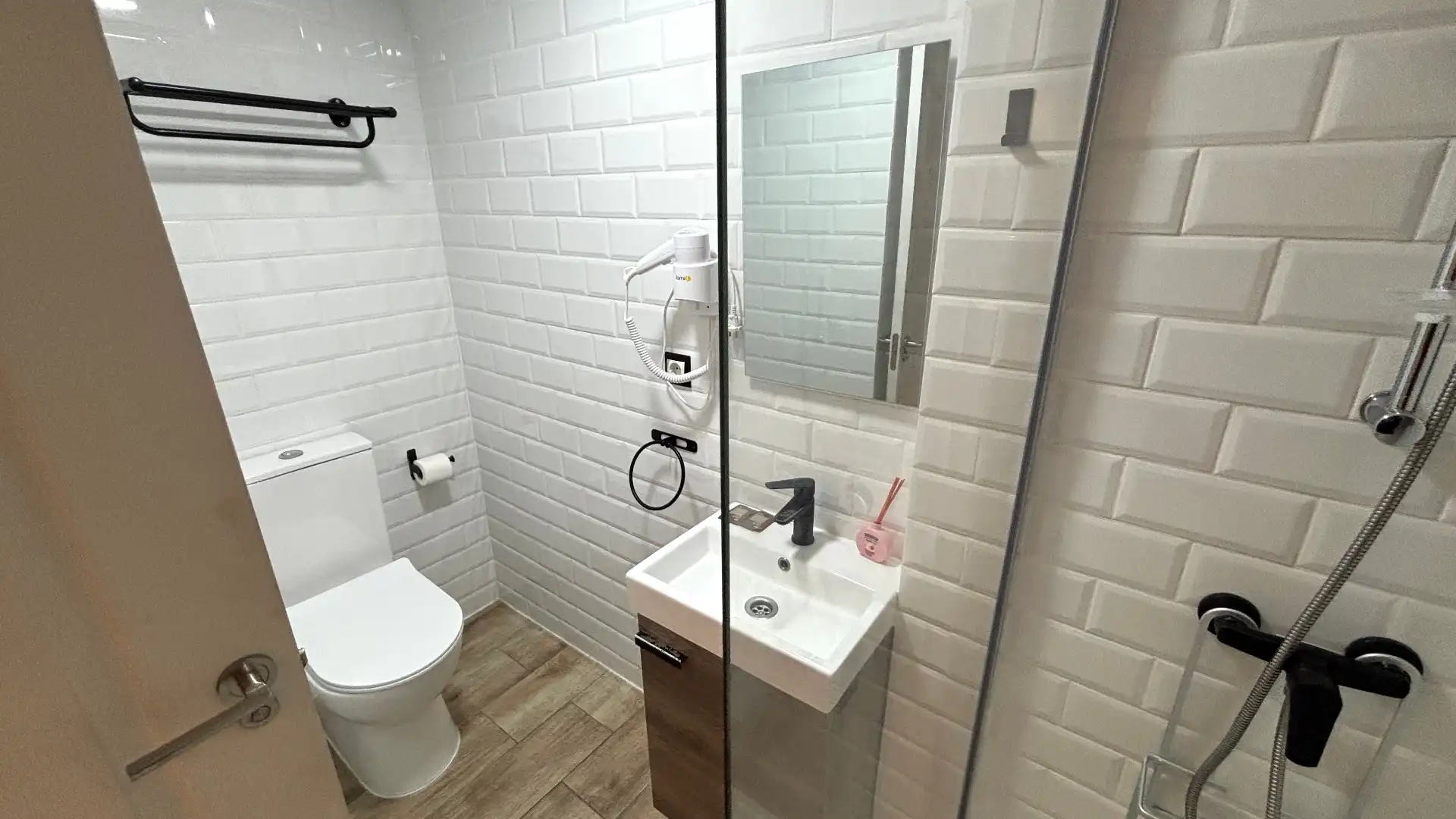 Badezimmer von Wohnung zum Verkauf in Benalmádena mit Klimaanlage, Parkett und Terrasse