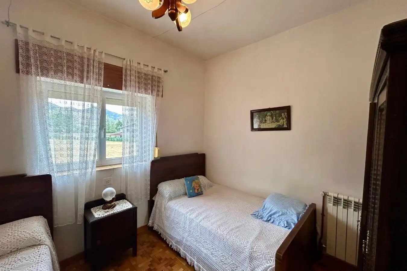 Habitación de Casa adosada en venta en Cabrillanes con Calefacción, Jardín privado y Amueblado