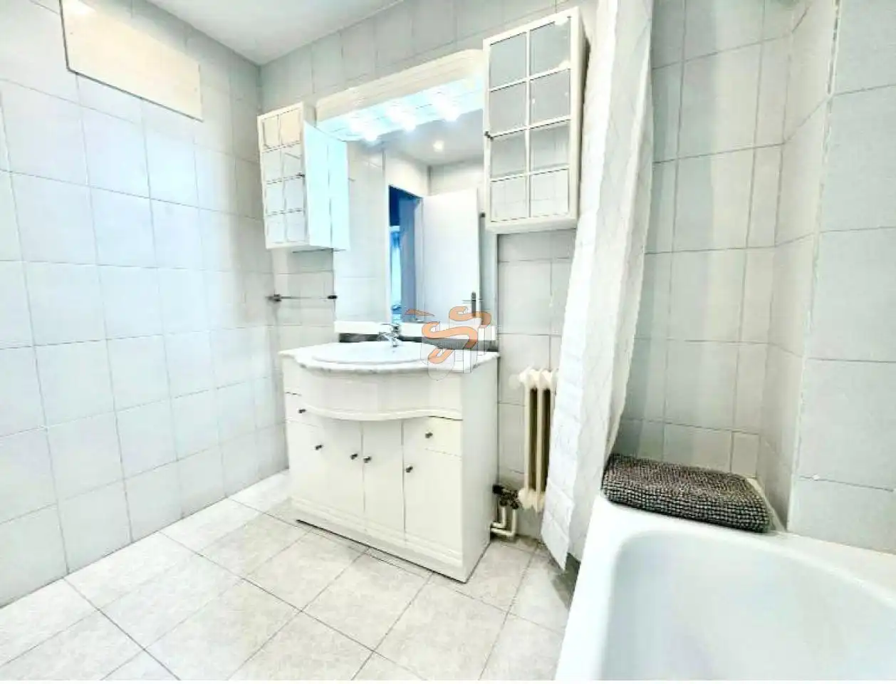 Baño de Apartamento en venta en Ferrol con Calefacción, Trastero y Amueblado