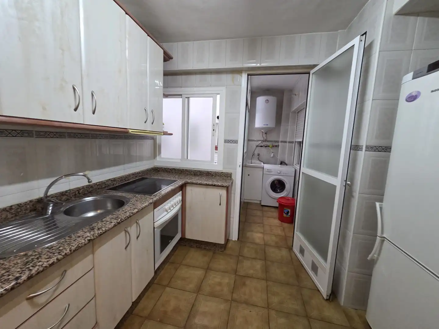 Kitchen of Flat for rent in Granada  with Furnished, Oven and Washing machine