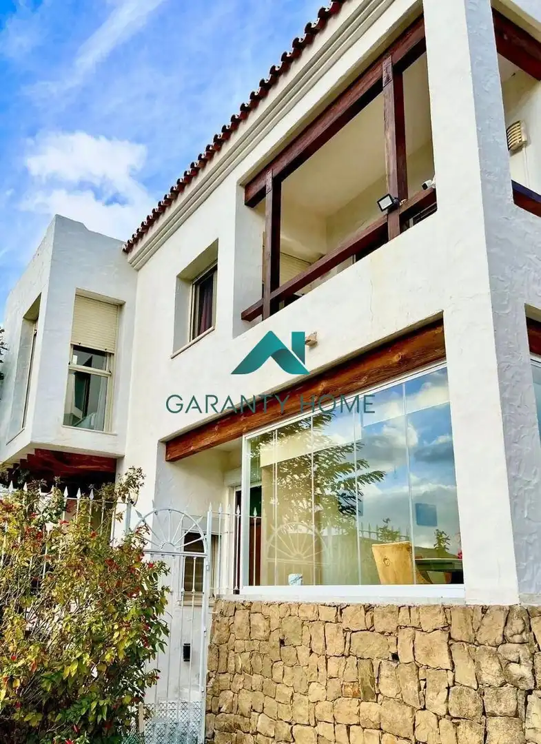 Casa amb terrassa en venda a Benahavís pueblo