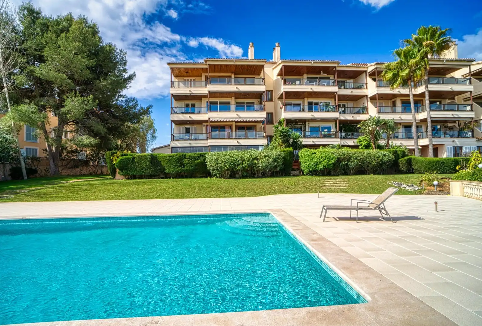 Swimming pool of Flat for sale in  Palma de Mallorca  with Air Conditioner, Private garden and Parquet flooring