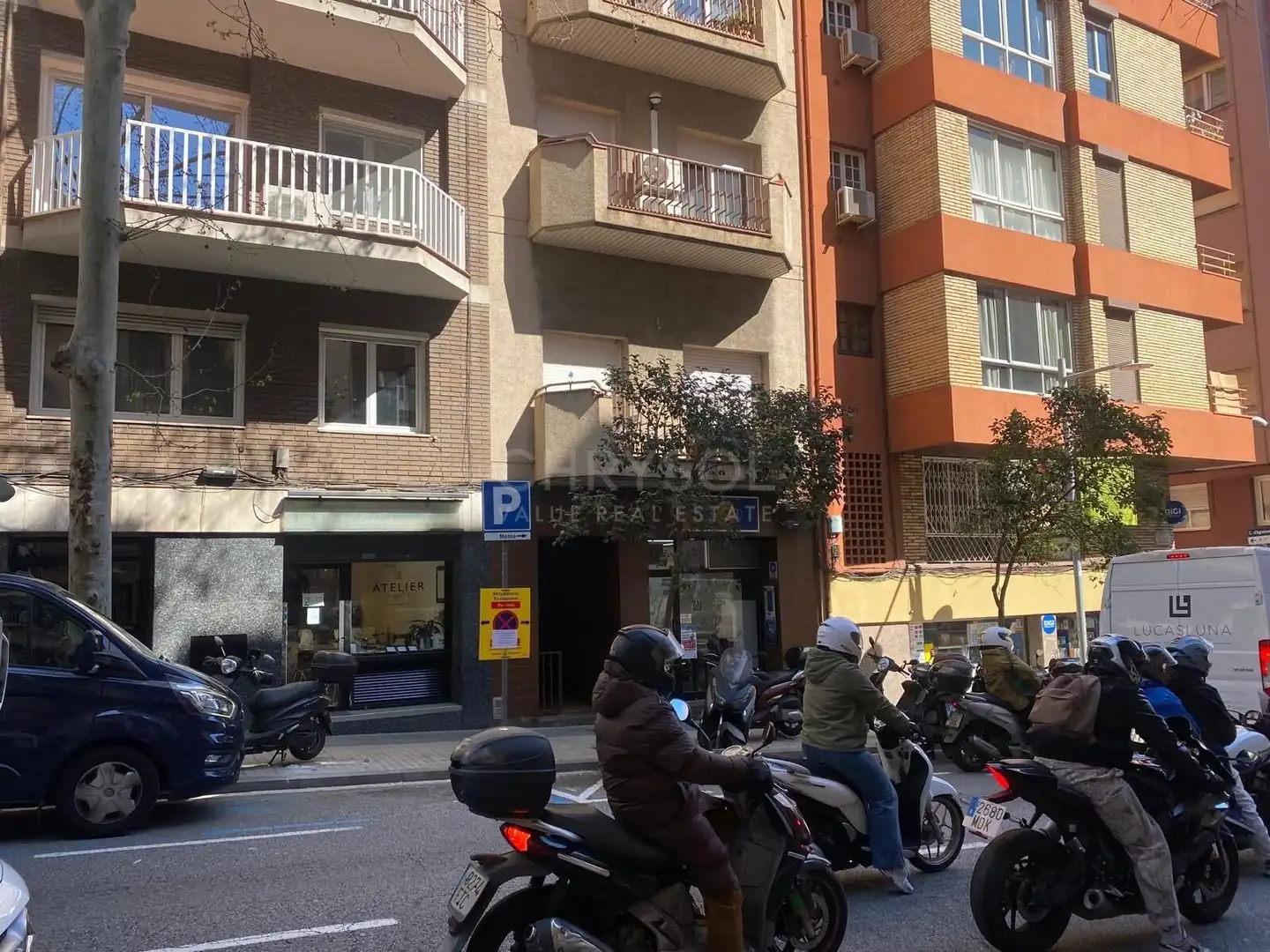 Vista exterior de Local en venta en Barcelona con Aire acondicionado