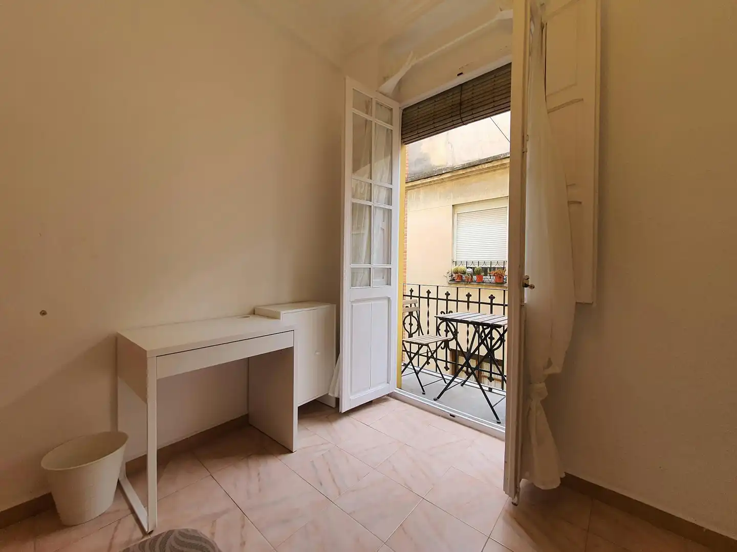 Terraza de Piso para compartir en Valencia con Lavadora
