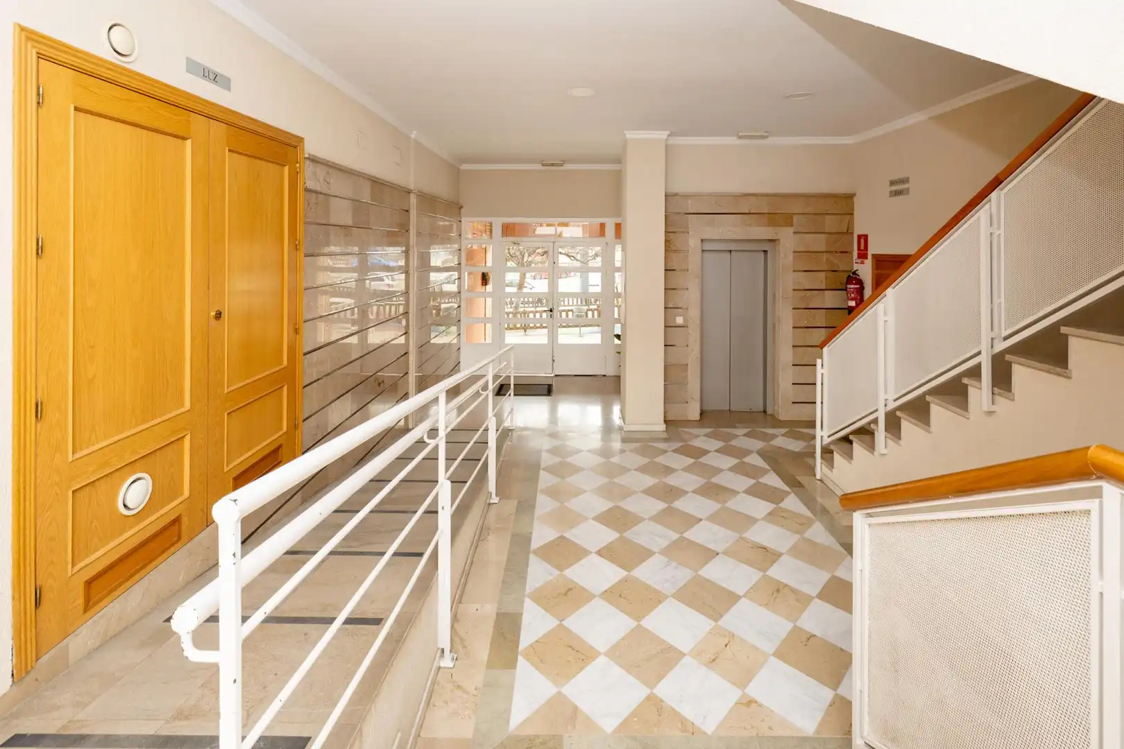 Apartamento en venta en Granada con Calefacción, Jardín privado y Piscina comunitaria