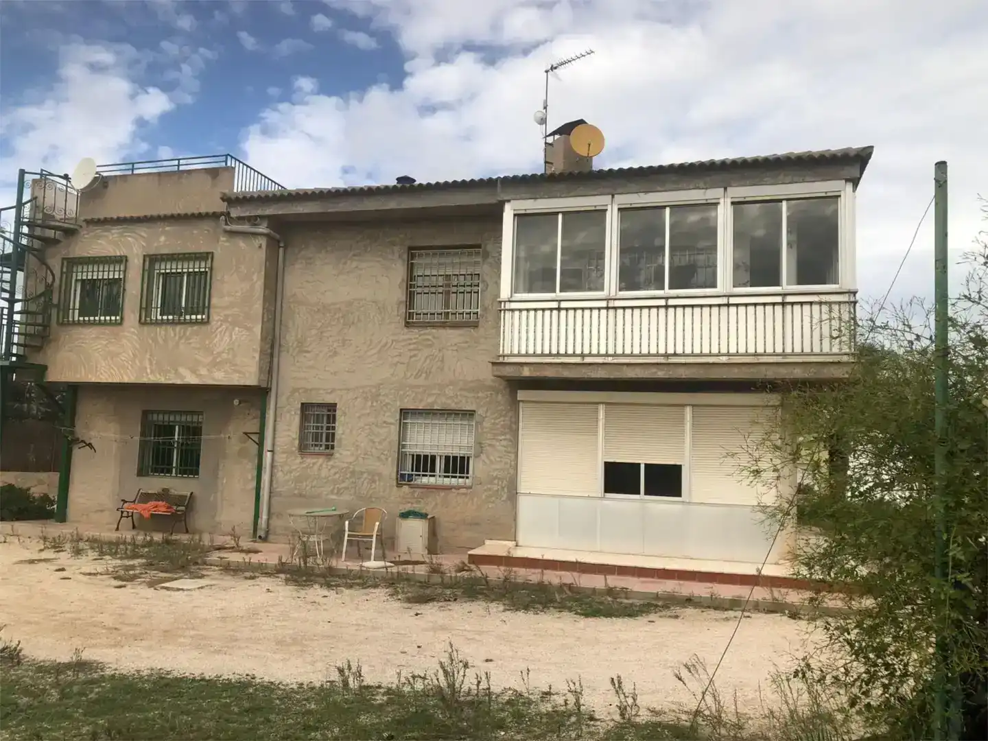 Vista exterior de Piso en venta en Petrer con Jardín privado, Piscina y Balcón