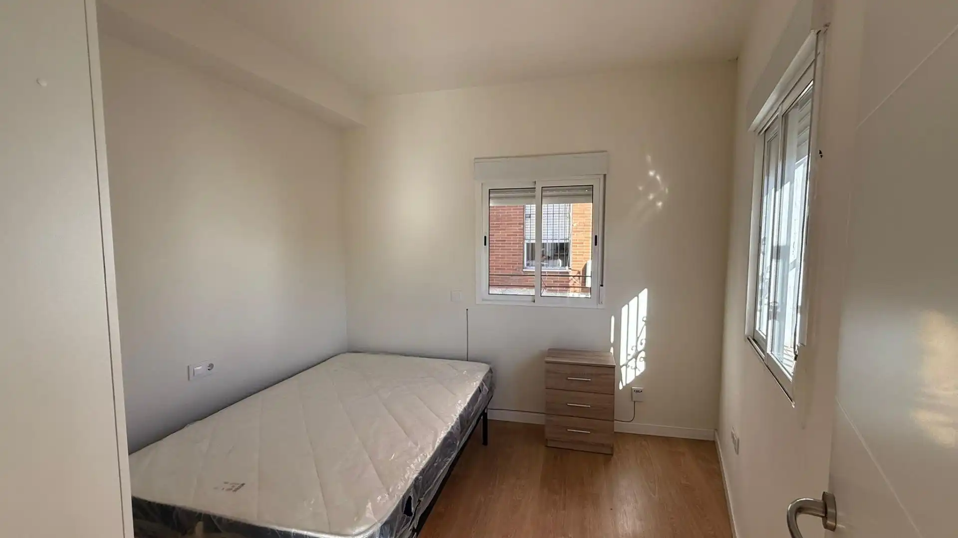 Bedroom of Flat for sale in Sevilla  with Air Conditioner, Terrace and Furnished