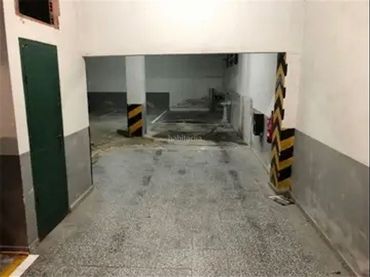Motorbike to rent in Calle Infiesto 8