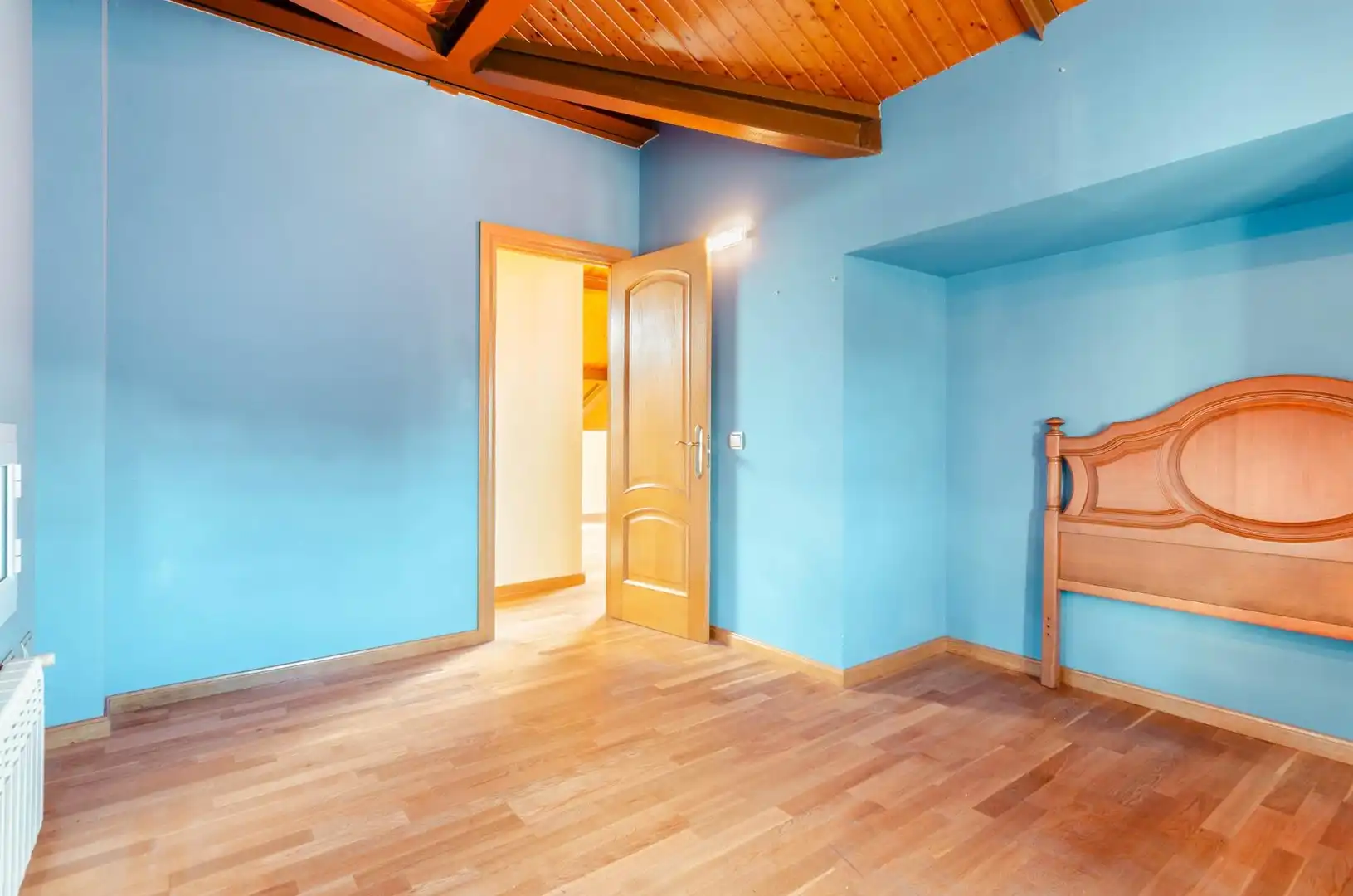 Dormitori de Casa o xalet en venda en Oviedo  amb Calefacció, Terrassa i Traster