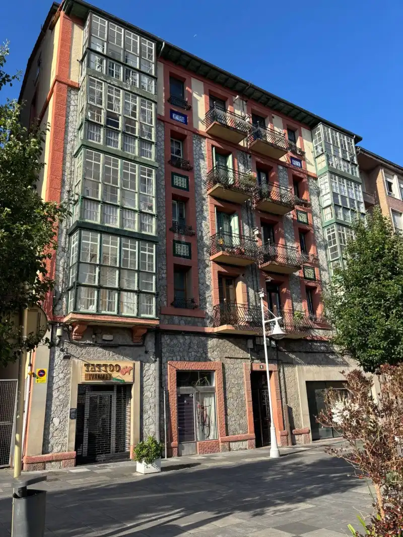 Vista exterior de Piso en venta en Torrelavega  con Jardín privado y Terraza