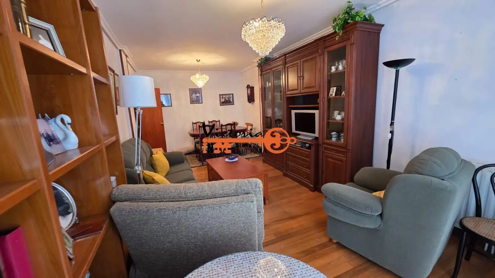 Sala d'estar de Pis en venda en Castro-Urdiales amb Calefacció