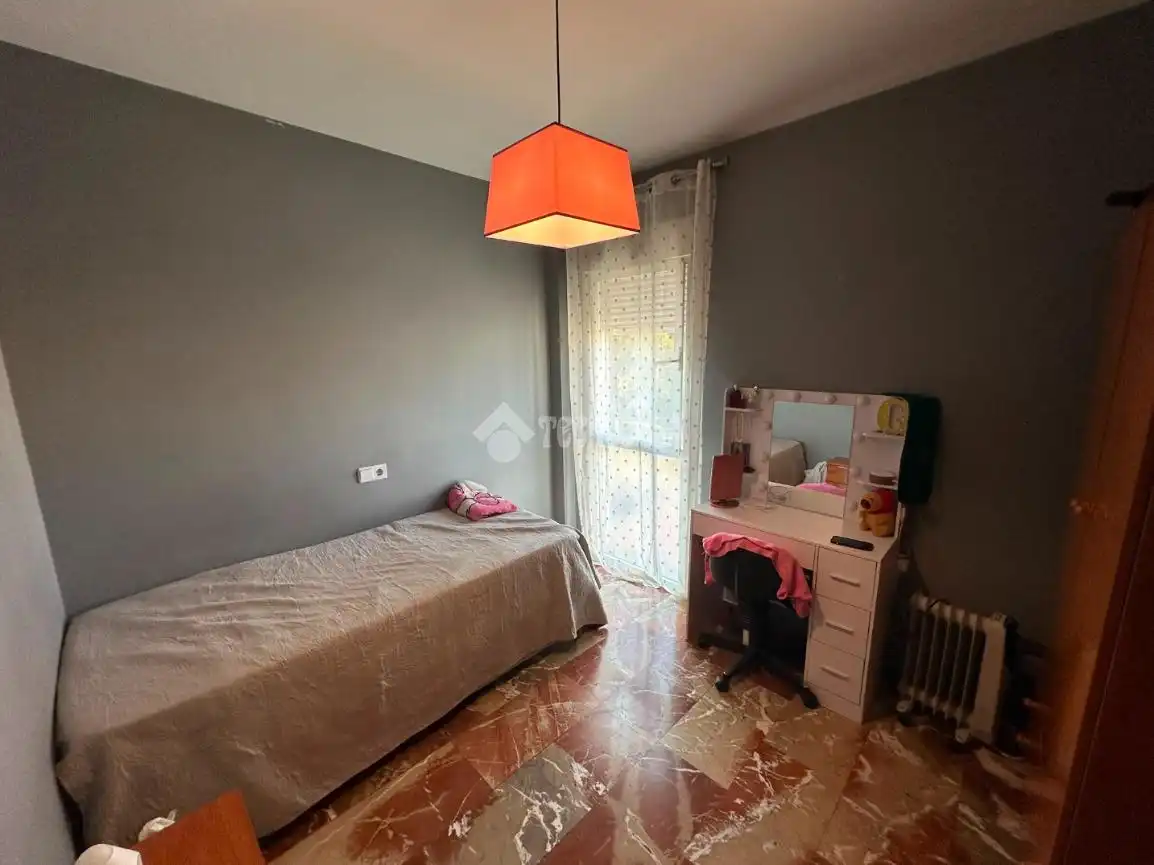 Dormitori de Casa adosada en venda en Mengíbar amb Aire condicionat, Calefacció i Balcó