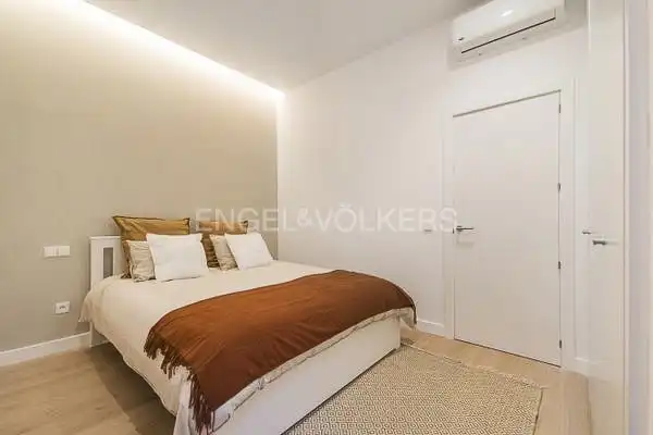Bedroom of Flat for sale in Madrid  with Air Conditioner, Heating and Parquet flooring