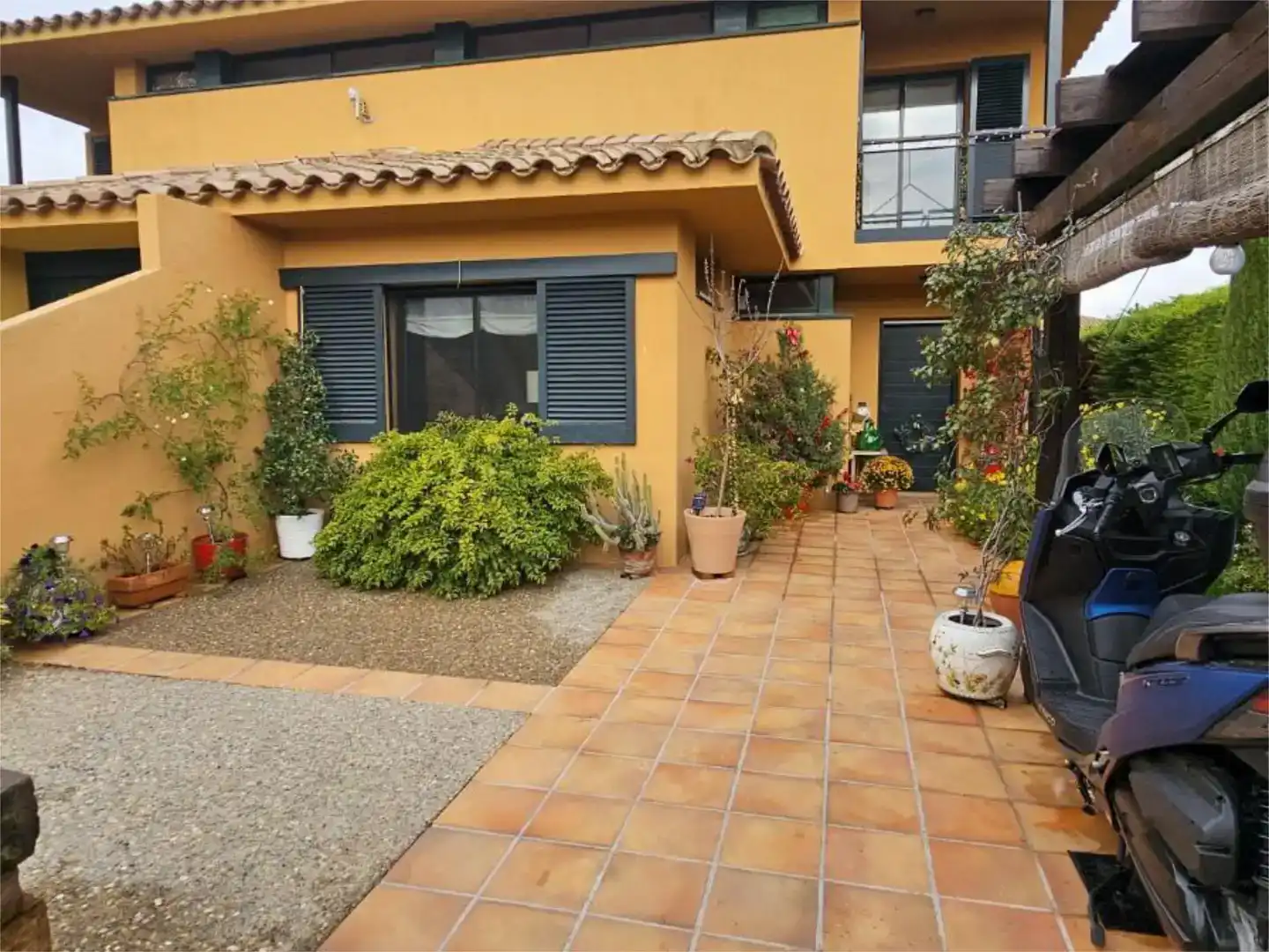 Vista exterior de Piso en venta en Navata con Aire acondicionado, Jardín privado y Trastero