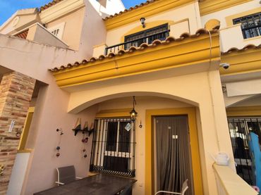 Casa a schiera con balcone in vendita a Avenida de Roda