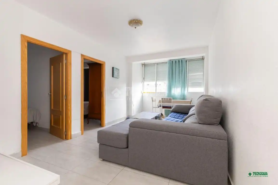Wohnzimmer von Wohnung zum Verkauf in Almería mit Klimaanlage und Heizung
