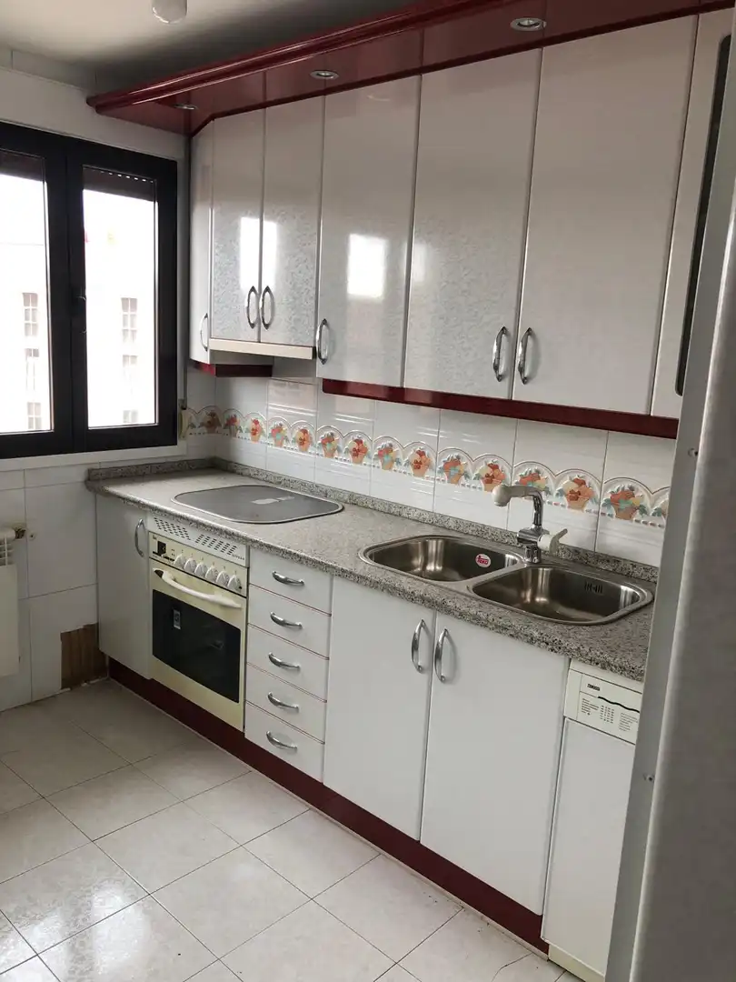 Cocina de Dúplex en venta en Arévalo con Parquet, Amueblado y Horno