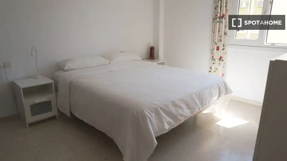 Bedroom of Apartments for share in Rincón de la Victoria  with Air Conditioner, Terrace and Furnished