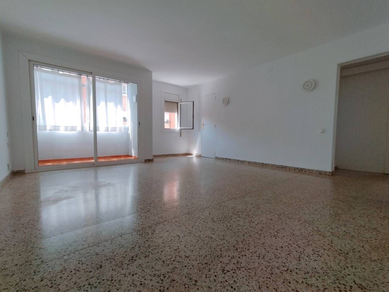 Sala d'estar de Pis en venda en Terrassa amb Calefacció i Balcó