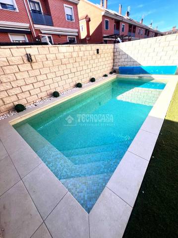 Casa adosada en Venta en Parla Este