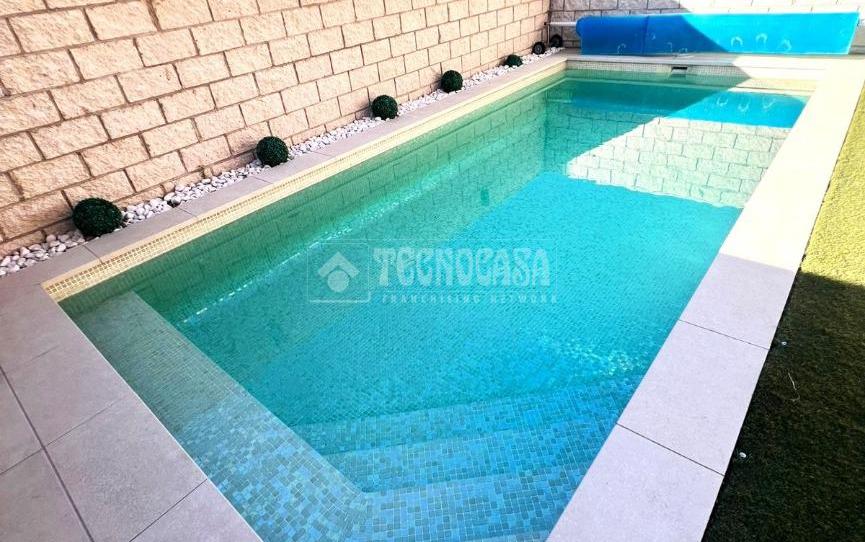 Foto 1 de Casa adosada en venta en Parla Este, Madrid