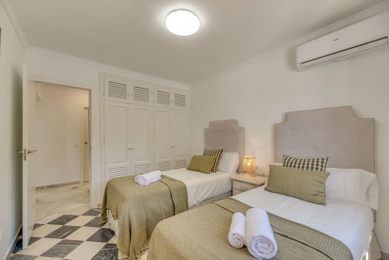 Habitación de Casa o chalet en venta en Marbella con Aire acondicionado, Calefacción y Jardín privado